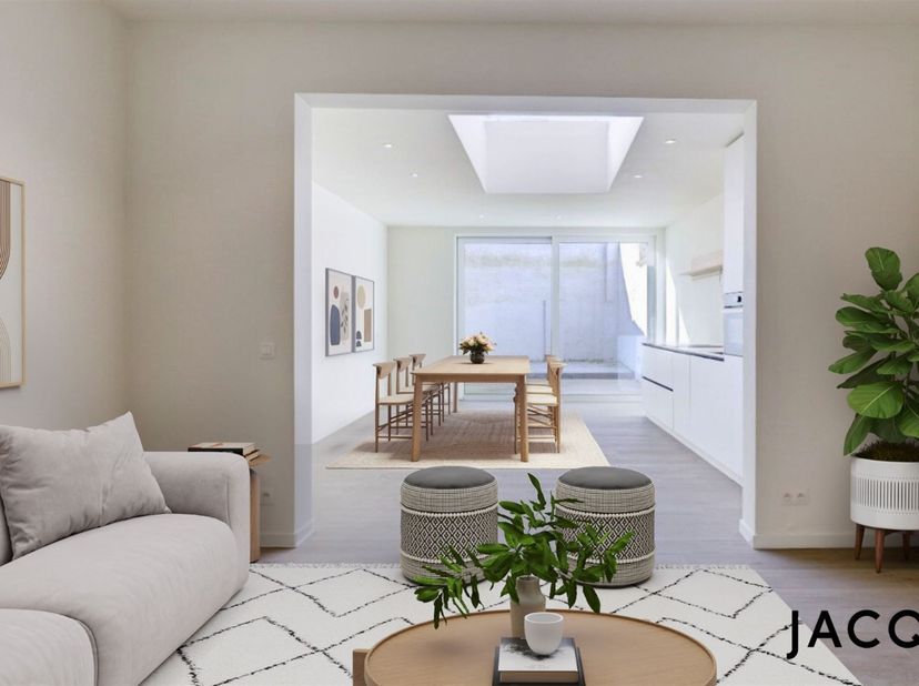 JACQ. Real Estate stelt met plezier deze volledig gerenoveerde woning voor, gelegen op wandelafstand van het centrum van Lier.<br />
<br />
De wonin