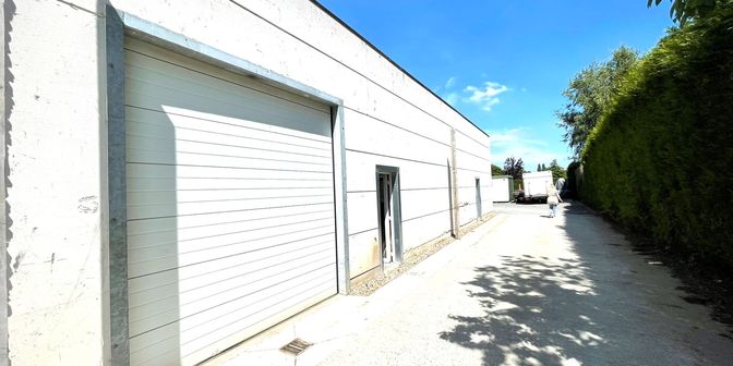 Bedrijfsvastgoed te huur in Beveren-Dries 111, 8791 Beveren