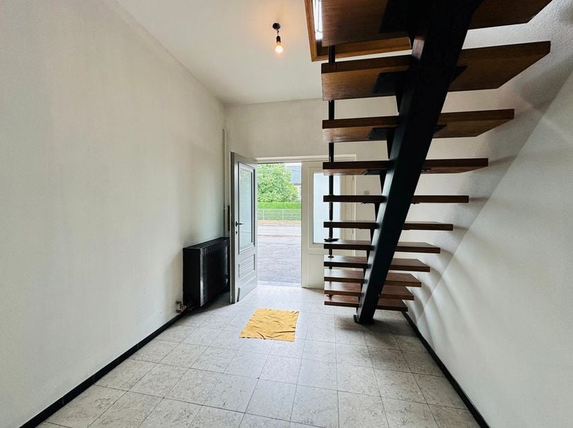 Goed onderhouden knusse woning te Bolderberg.<br />
<br />
Deze halfopen bebouwing is instapklaar. Het pand heeft twee slaapkamers, een ingerichte keu