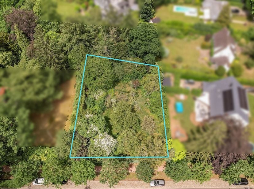 Een bouwgrond met een frontbreedte van 30 meter, en een totaal oppervlakte van ca. 1.248 m².<br />
<br />
Gelegen in de villawijk van 't Vriesdonk, na