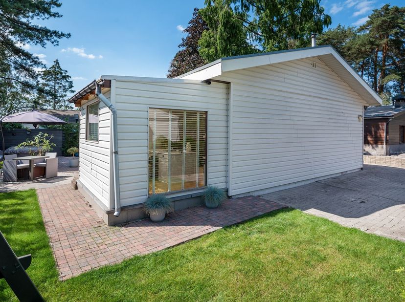 Lichtrijke bungalow met 2 slaapkamers<br />
<br />
Let op: Voor de aankoop dient u minimaal 40% + bijkomende kosten aan eigen inbreng te hebben aang