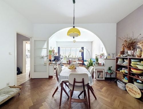                                         Appartement te huur in Elsene, € 985
