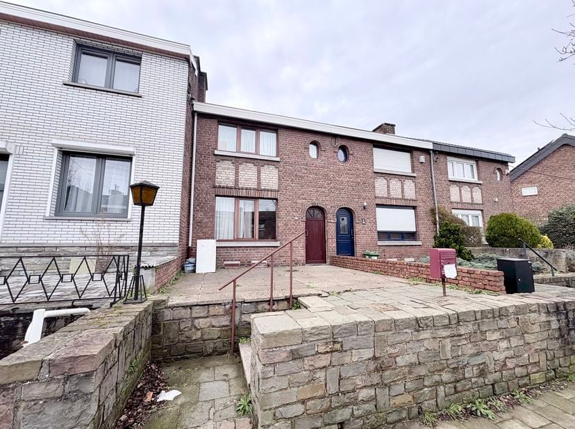 L’agence SKYIMMO a le plaisir de vous présenter cette charmante maison de ville située sur les hauteurs de Seraing, au numéro 6 de la rue Gustave Gony