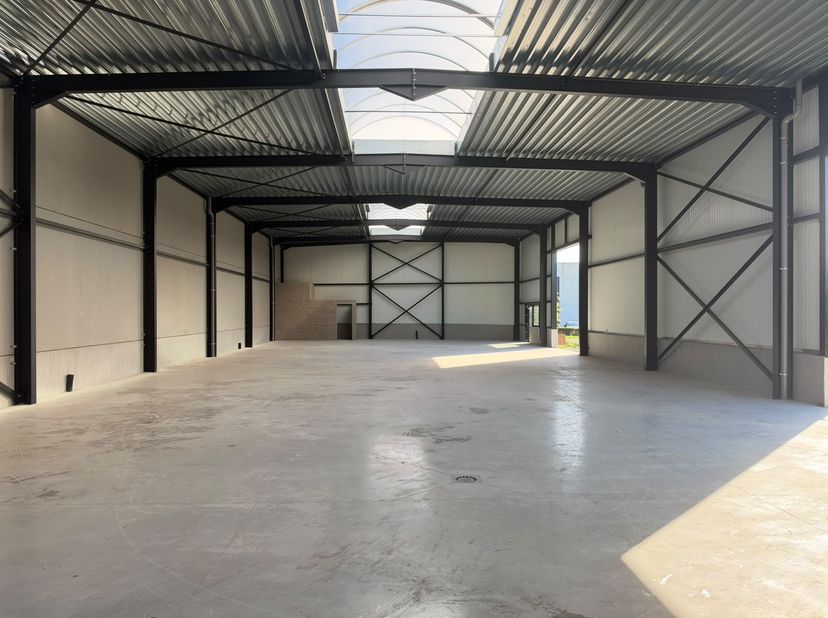 Bedrijfsvastgoed te huur in Rolariusweg 5,
                    8800 Roeselare