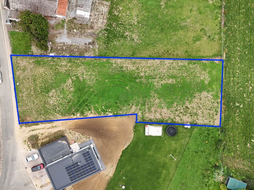 L’agence SKYIMMO vous propose ce beau terrain à bâtir de 1.673 m², situé à Crisnée, dans un environnement calme et verdoyant, tout en restant proche d