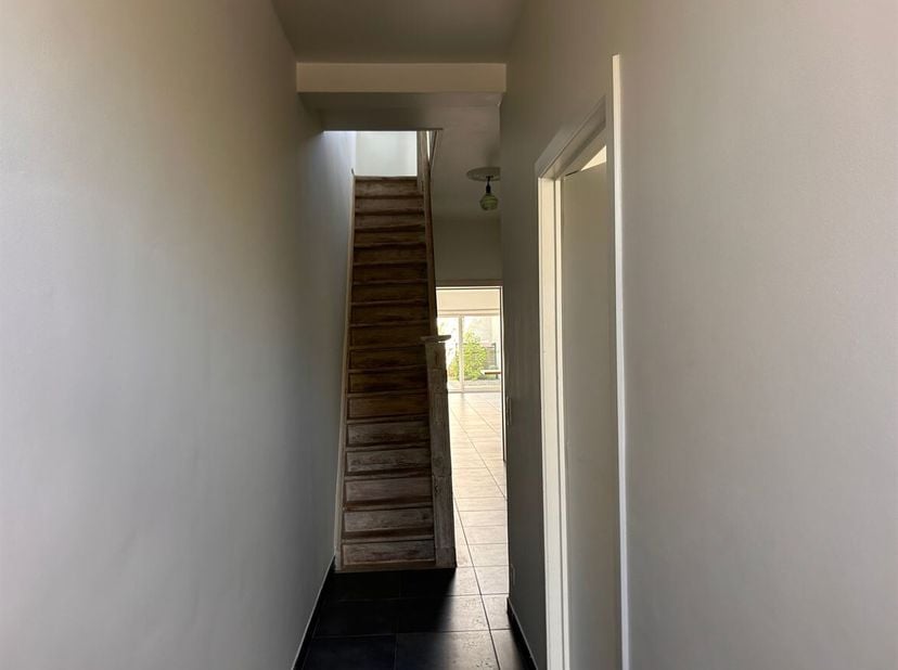 Instapklare woning met 3 slaapkamers en 2 badkamers<br />
Ligging:De woning is rustig en centraal gelegen in Turnhout, met winkels, scholen, horeca en