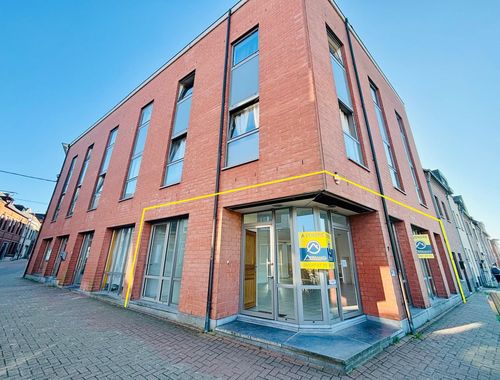                                         Rez-de-chaussée commercial à vendre à Leuze-en-Hainaut, € 145.000
