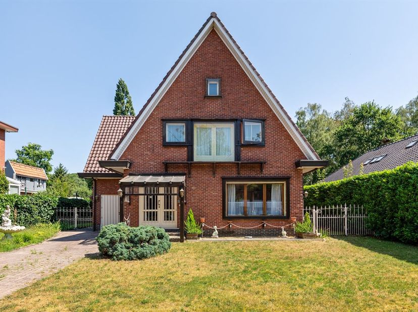 Te renoveren gezinswoning met uitzonderlijk veel ruimte op een prachtig perceel in Brasschaat <br />
Bent u op zoek naar een renovatieproject boordevo