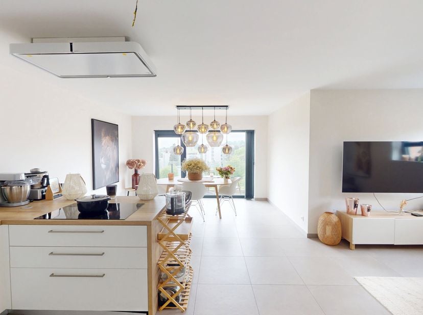 Antoine Immo Nandrin heeft het genoegen u dit prachtige appartement met hoge energieprestaties voor te stellen, ideaal gelegen in een gloednieuwe nieu
