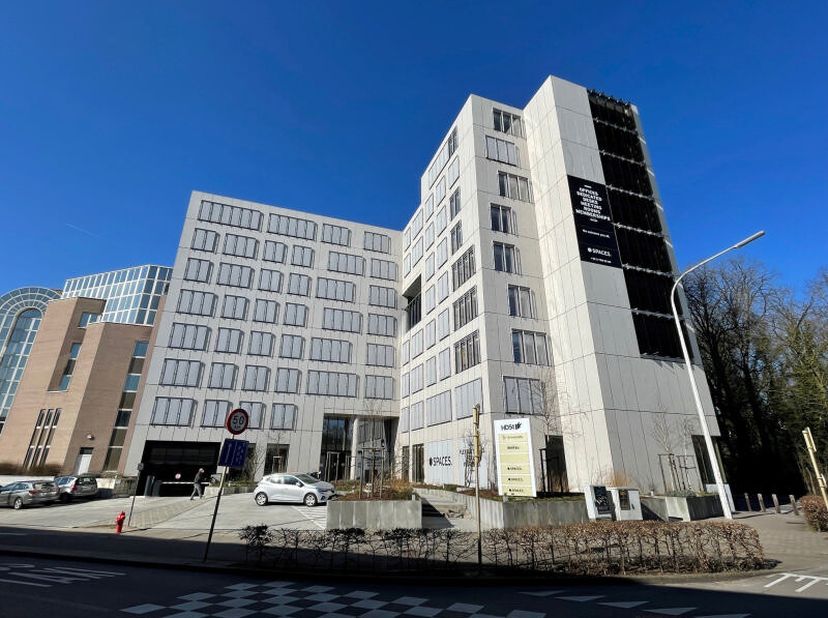 Une adresse de standing pour votre entreprise dans un magnifique immeuble écologique. Cet espace de travail est axé sur le futur, avec des services de