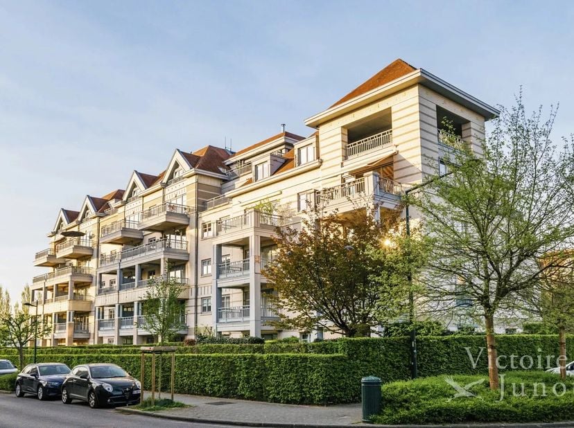 Victoire Junot biedt u iets aan in de nabijheid van het Dumonplein, alle voorzieningen en het Zoniënwoud, in een recent gebouw, prachtig penthouse in