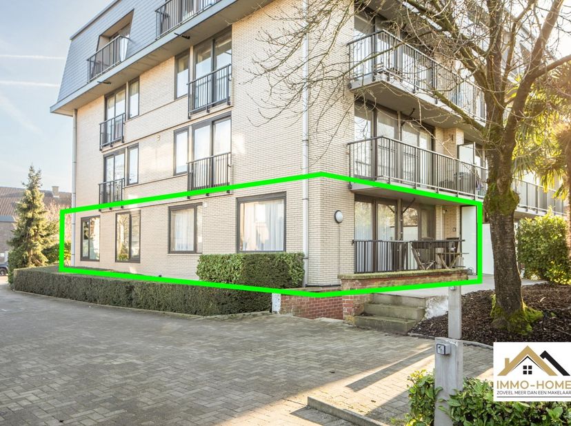 In Merelbeke, vlak bij Gent, bevindt zich deze interessante opbrengstwoning die momenteel wordt uitgebaat als gastenkamers. Bij binnenkomst op het gel