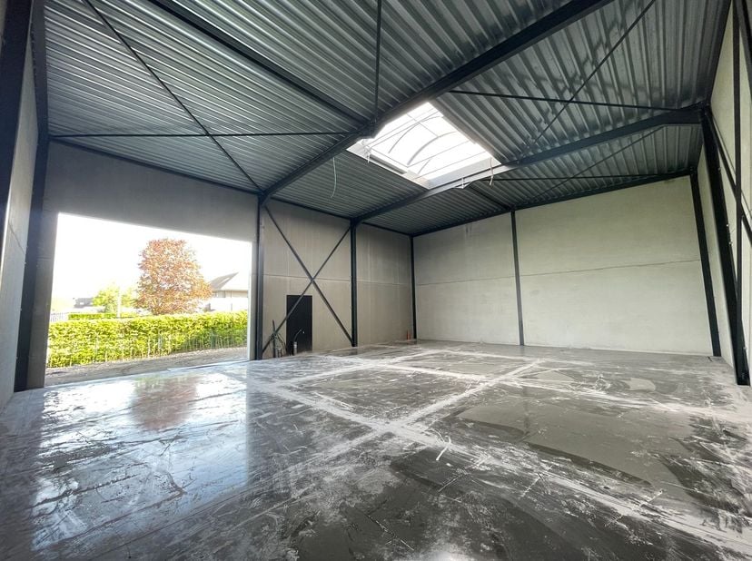 Bien professionnel à louer
                    à 8480 Eernegem
