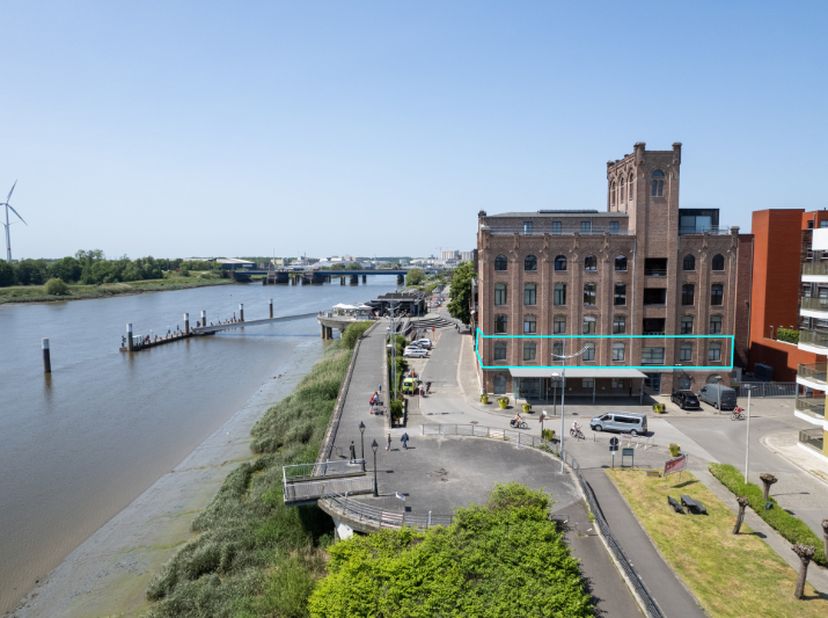Zéér ruime loft 360m² op volledige eerste verdieping, in een karaktervol stenen gebouw van de voormalige Molens Rypens (industrieel bouwkundig erfgoed