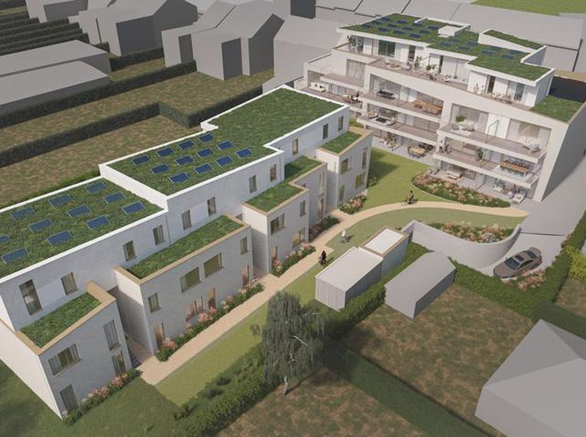 Mooie duplex woning beschikt op de eerste verdieping over een ruime leefruimte met keuken, aansluitende berging, apart toilet en een ruim terras. Op d