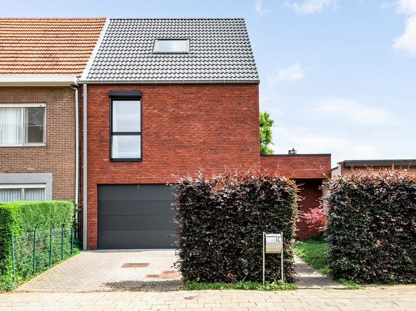 Op zoek naar een energiezuinige woning met 4 slaapkamers, garage en zonnige tuin? Dan is dit huis aan de Kretenborglaan zeker een bezoekje waard!<br /