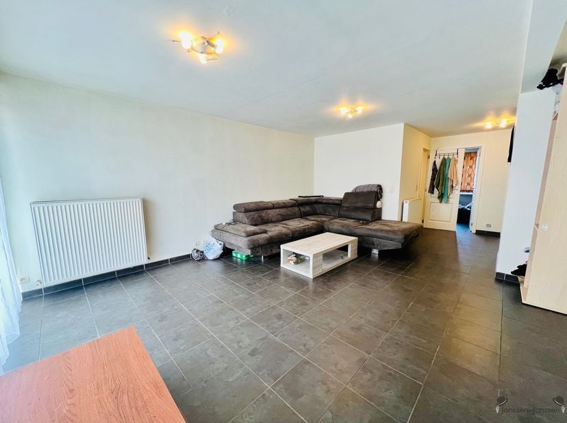 Bienvenue dans cet appartement situé au centre de Hamme ! L'espace de vie d'une superficie de 67 m² offre tout ce dont vous avez besoin pour vivre con