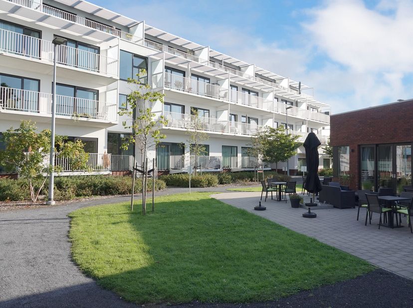 In de Tuin van Myra combineer je het beste van twee werelden: het comfort van een modern appartement met de service van een vijfsterrenhotel. Een voor