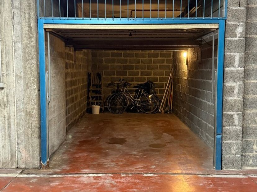 De Panne: Garage te koop in Residentie 't ZandBent u op zoek naar een veilig en vlot bereikbaar garagebox op een toplocatie in De Panne? Dan is deze g