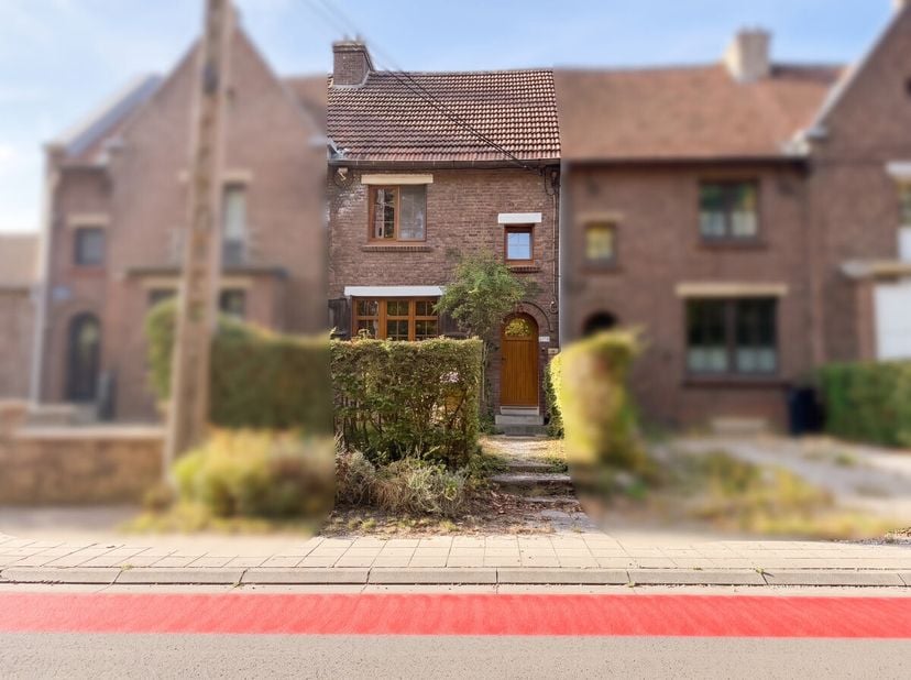 Huis te koop in ,
                    5190 Moustier