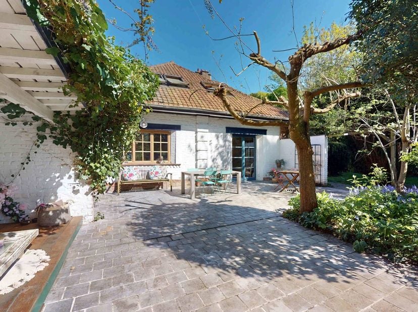 Infos et visites : Contactez Franklin +32 477 65 51 08 - franklin@bytheway.be. Située en lisière de la forêt de Soigne, à deux pas de la commune d'Ucc