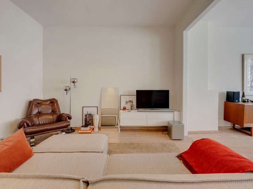 Dit gezellige en instapklare appartement is gelegen in de Van Luppenstraat, een rustige eenrichtingsstraat op een toplocatie vlak bij het Groen Kwarti