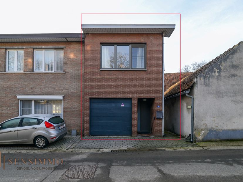 In het charmante Rosmeer vindt u deze verzorgde halfopen bebouwing, ideaal voor wie comfortabel wil wonen in een rustige en aangename omgeving. Met ee