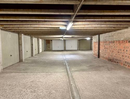                                         Box à vendre à Molenbeek-Saint-Jean, € 30.000

