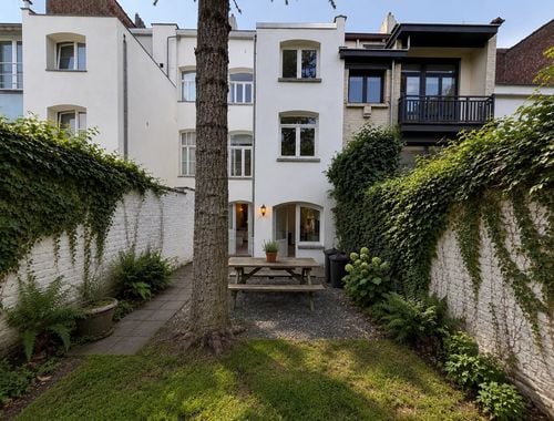                                         Maison de ville à louer à Uccle, € 2.950
