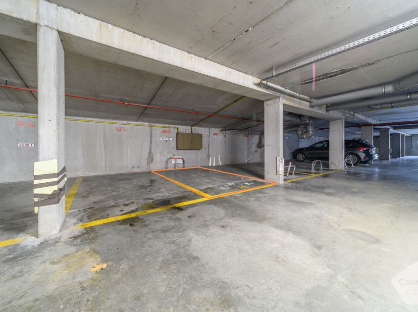 <br />
	Overdekte ondergrondse parkeerplaats<br />
	Verdieping -1<br />
	Centrale ligging dichtbij zee<br />
