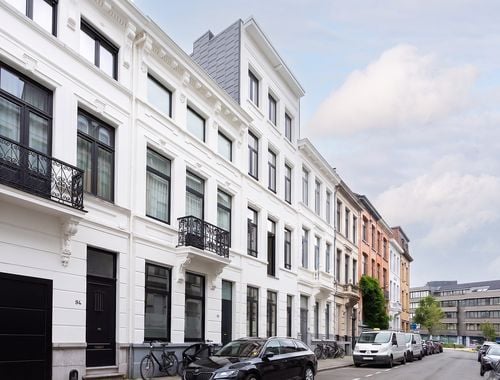                                         Gelijkvloers app. te koop in Berchem, € 330.000
