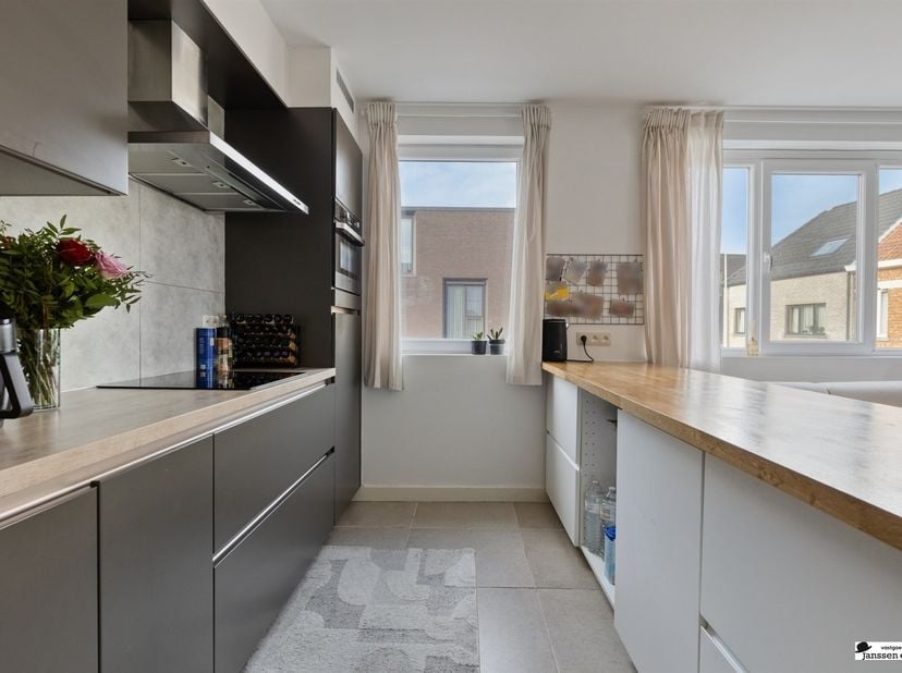 Op zoek naar een top triplex appartement met EPC A met bijna alle voordelen van een woonhuis? De recente en lichte woning biedt meer dan je zou verwac