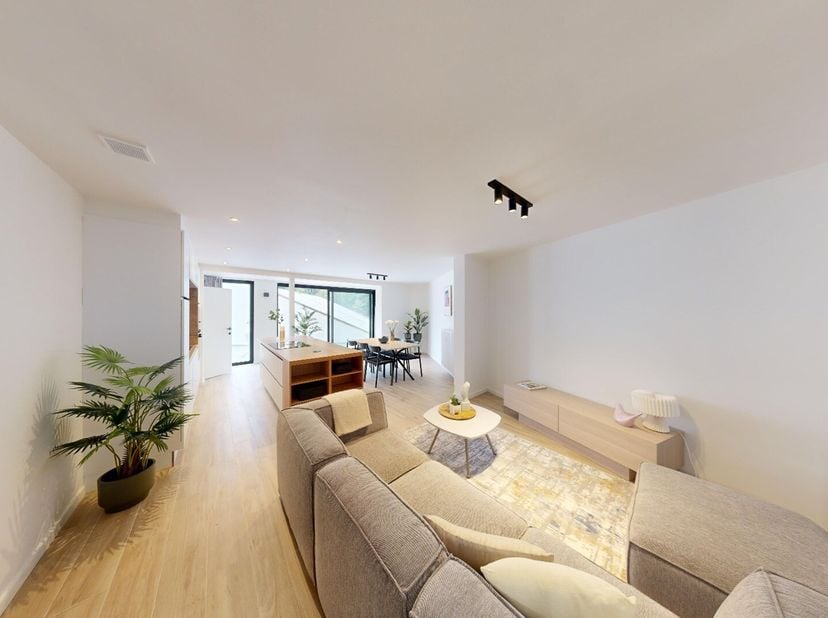 Dit prachtige appartement in Leuven, gelegen in residentie LENA, biedt alles wat je nodig hebt voor een comfortabel en luxueus verblijf. Het apparteme