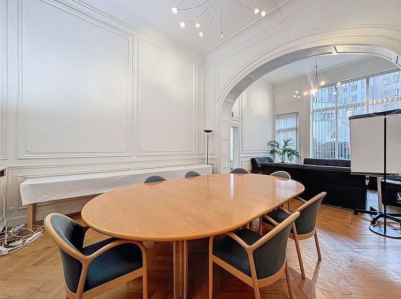 Vlakbij het Jubelpark - Kantoorruimte in het hart van Brussel - Een prestigieus kader, totale flexibiliteit - Dit emblematische gebouw van het Ministe