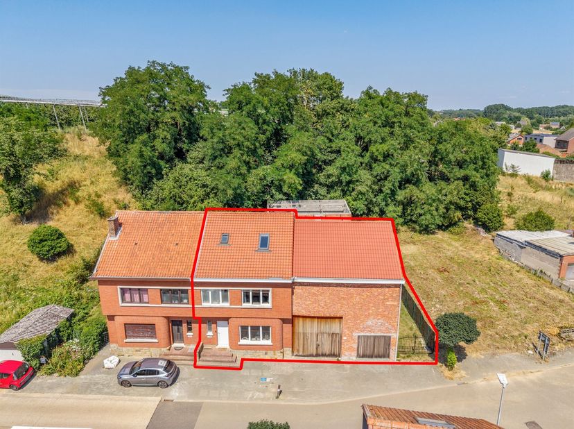 Sint-Truiden: Charmante ruime woning met 5 slaapkamers en een enorm potentieel<br />
<br />
Deze aangename woning werd doorheen de jaren zeer goed o