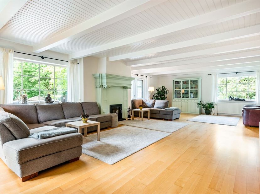 Karaktervolle villa met wellness, verwarmd zwembad en tal van mogelijkheden<br />
Op een rustige, groene locatie aan de Achelsedijk in Bocholt (Lozen)