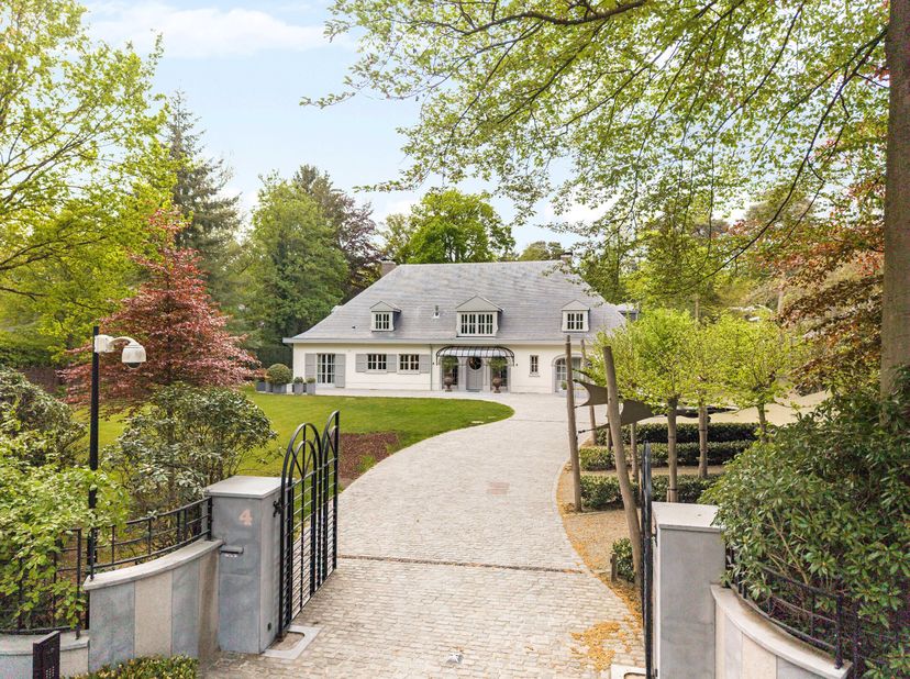 Villa de haut standing exclusive Vriesdonk | Brasschaat<br />
Au cur du quartier résidentiel de Vriesdonk se trouve cette villa exceptionnelle entière