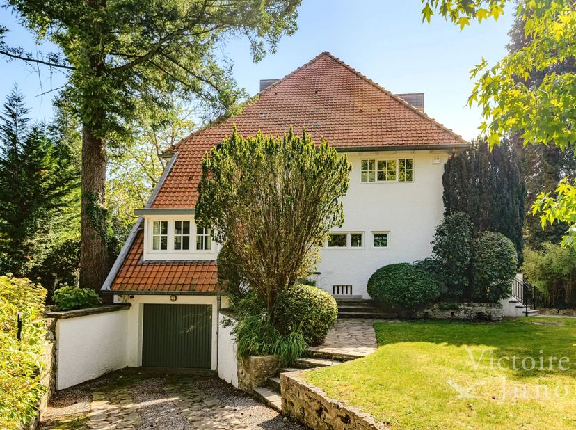 Maison à vendre à AVENUE DES CHENES 27,
                    1640 Rhode-Saint-Genèse