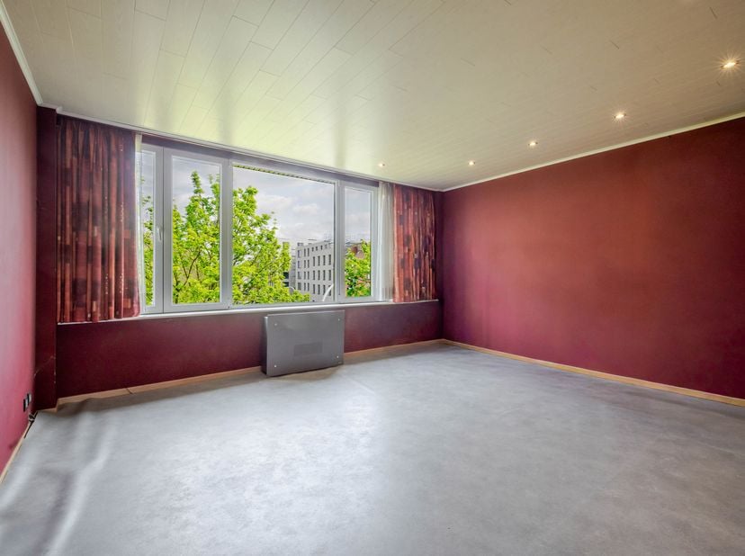 LIGGING<br />
Deze veelzijdige woning is uitstekend gelegen aan de Einde Were, op slechts enkele minuten van het historische centrum van Gent. In de d