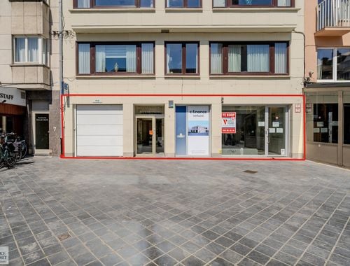                                         Handelsgelijkvloers te huur in Oostende, € 3.250
