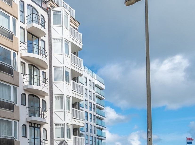 Exceptionnel appartement-duplex nouvelle construction, situé dans un emplacement top à proximité du minigolf et de la Kustlaan, offrant une vue dégagé