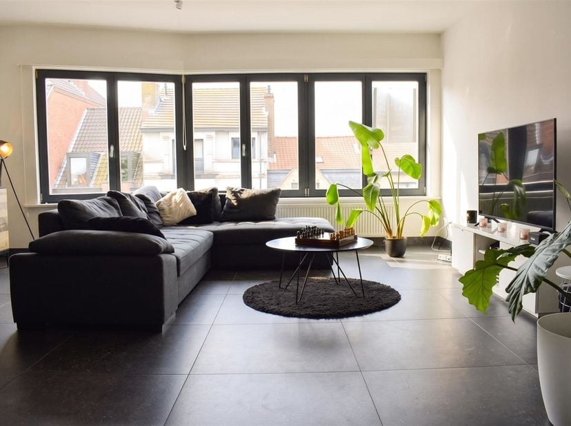 Mooi en recent gerenoveerd 2-slaapkamer-appartement - Gistelse Steenweg 80 bus 03.02 - 8200 Brugge / Sint-Andries. Dit appartement bevindt zich op de