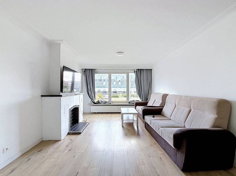 Dit instapklare appartement te huur in het bruisende Deurne biedt een uiterst comfortabele woonervaring. Gelegen aan de levendige Bisschoppenhoflaan g