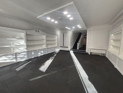                                         Handelspand te huur in Kortrijk, € 2.495
