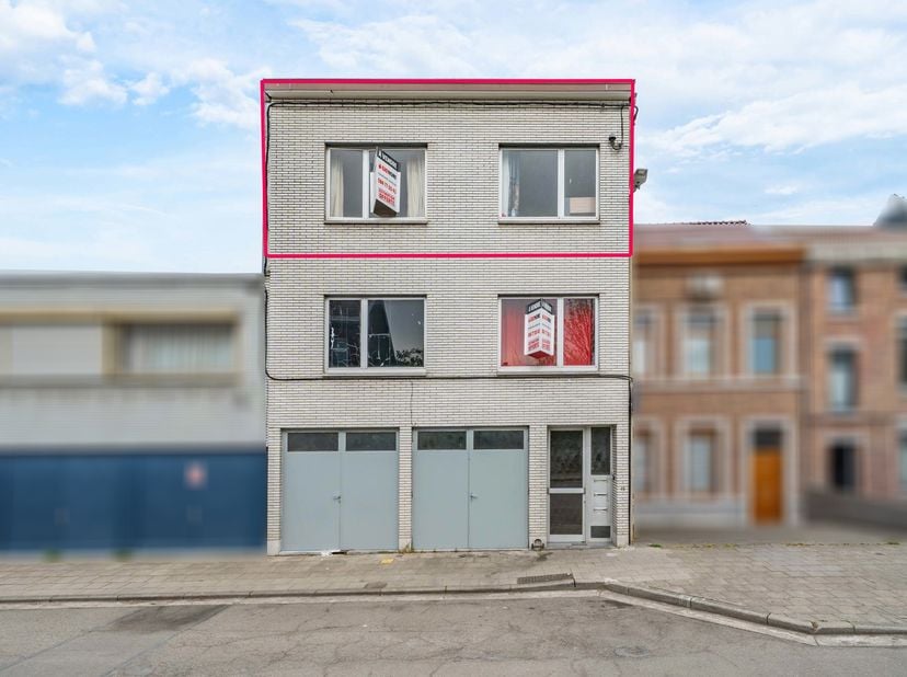 Easyhome vous propose cet appartement 2 chambres situé au 2ème étage d’un immeuble à Bressoux, offrant une surface habitable d’environ 78 m² et une co