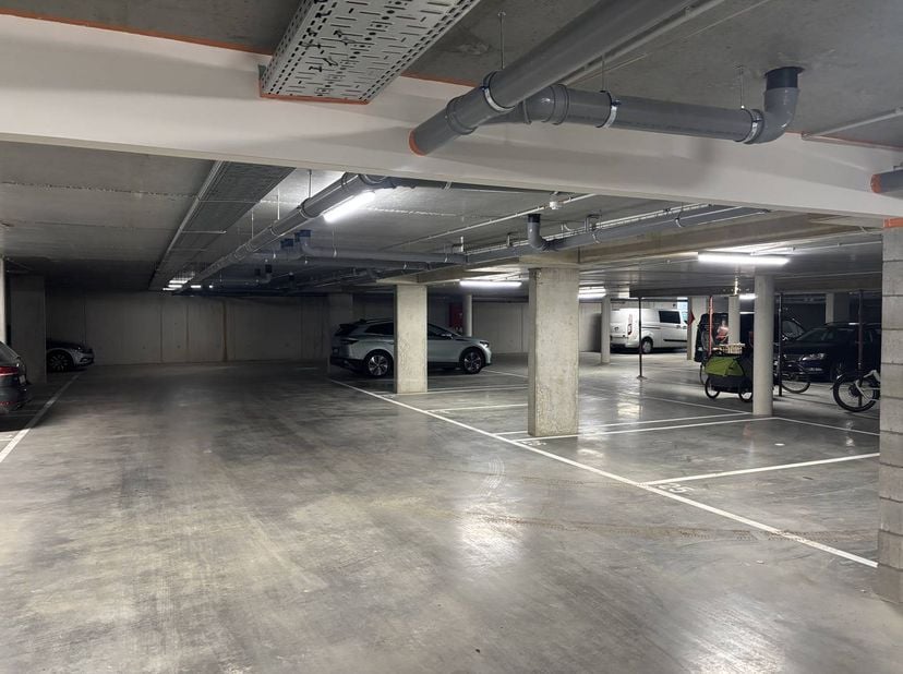 Aan het Eksterlaar in Deurne vinden we het gloednieuw project Eksterhof. <br />
Het project beschikt over een ruime ondergrondse parkeergarage met nog