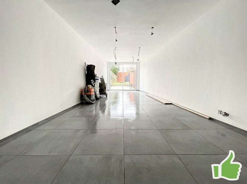 Maison composée de 4 chambres et un garage en plein centre-ville de Mouscron !!<br />
<br />
Séjour très lumineux, cuisine équipée, salle de douche