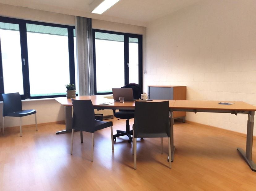 't Werkpand Roeselare biedt professionele kantoorruimtes en ateliers met alles wat je nodig hebt om efficiënt te werken. Dankzij de ruime parking en u