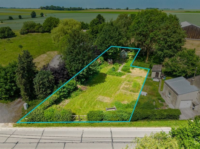 Faire offre à partir de 105 000 € sous réserve d'acceptation du propriétaireSitué à Ambresin, dans l'entité de Wasseiges, ce terrain à bâtir de 816 m²