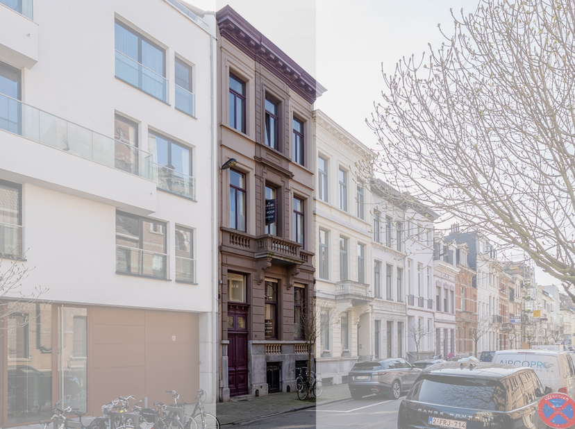 Prachtig gerenoveerd herenhuis met zuidgerichte tuin pal in ’t Zuid.<br />
Locatie:<br />
Op een bijzonder gegeerde ligging in de Cuylitsstraat, midde